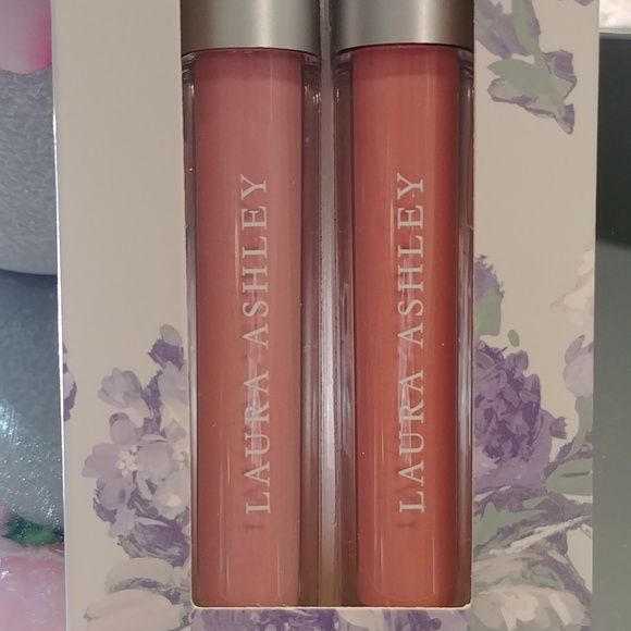 🎉2/$16 NEW Laura Ashley Lip Gloss Duo - Picture 3 of 4